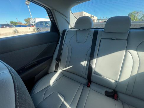 Used 2025 Hyundai Elantra Limited image 39