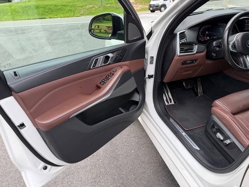 Used 2020 BMW X5 xDrive40i w/ M Sport Package AWD/4WD image 9