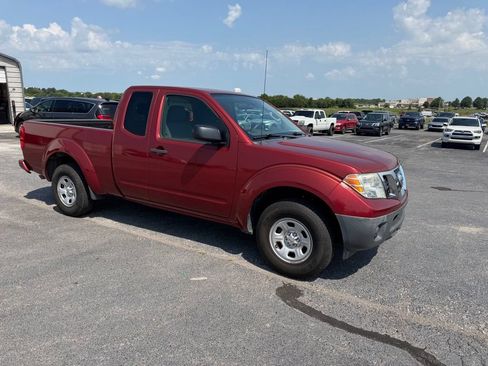 Used 2017 Nissan Frontier S RWD image 2