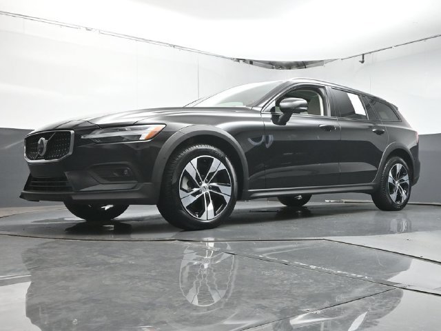 Used 2025 Volvo V60 B5 Cross Country Plus AWD/4WD image 36