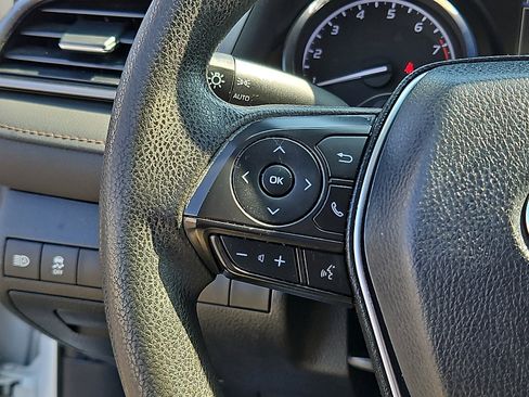 Used 2019 Toyota Camry LE image 20