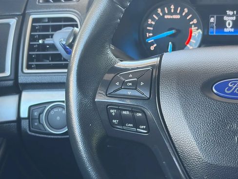 Used 2017 Ford Explorer XLT AWD/4WD image 30