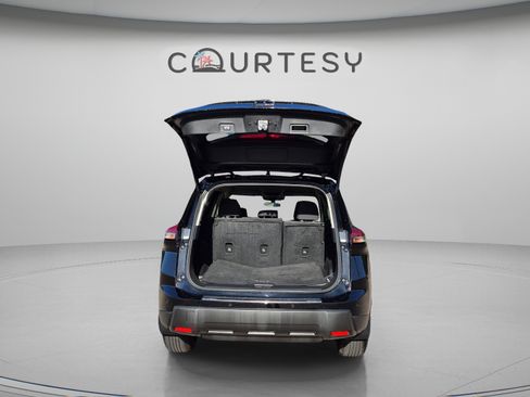 Certified 2026 Nissan Rogue SV FWD image 11