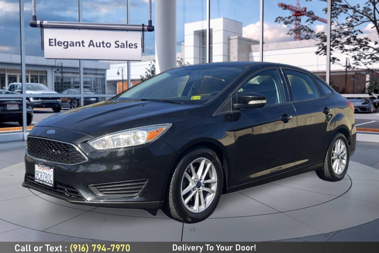 Used 2015 Ford Focus SE w/ SE Cold Weather Package FWD image 9