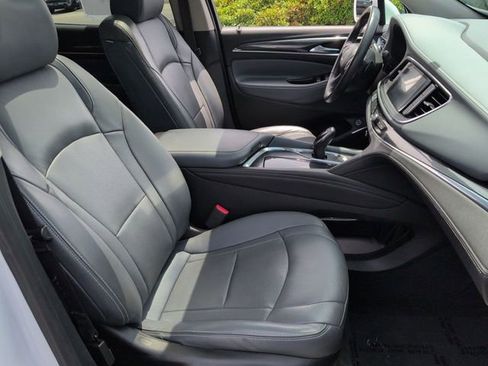 Used 2019 Buick Enclave Essence FWD image 29
