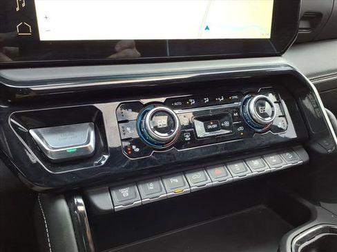 Used 2025 GMC Sierra 2500 AT4X image 34