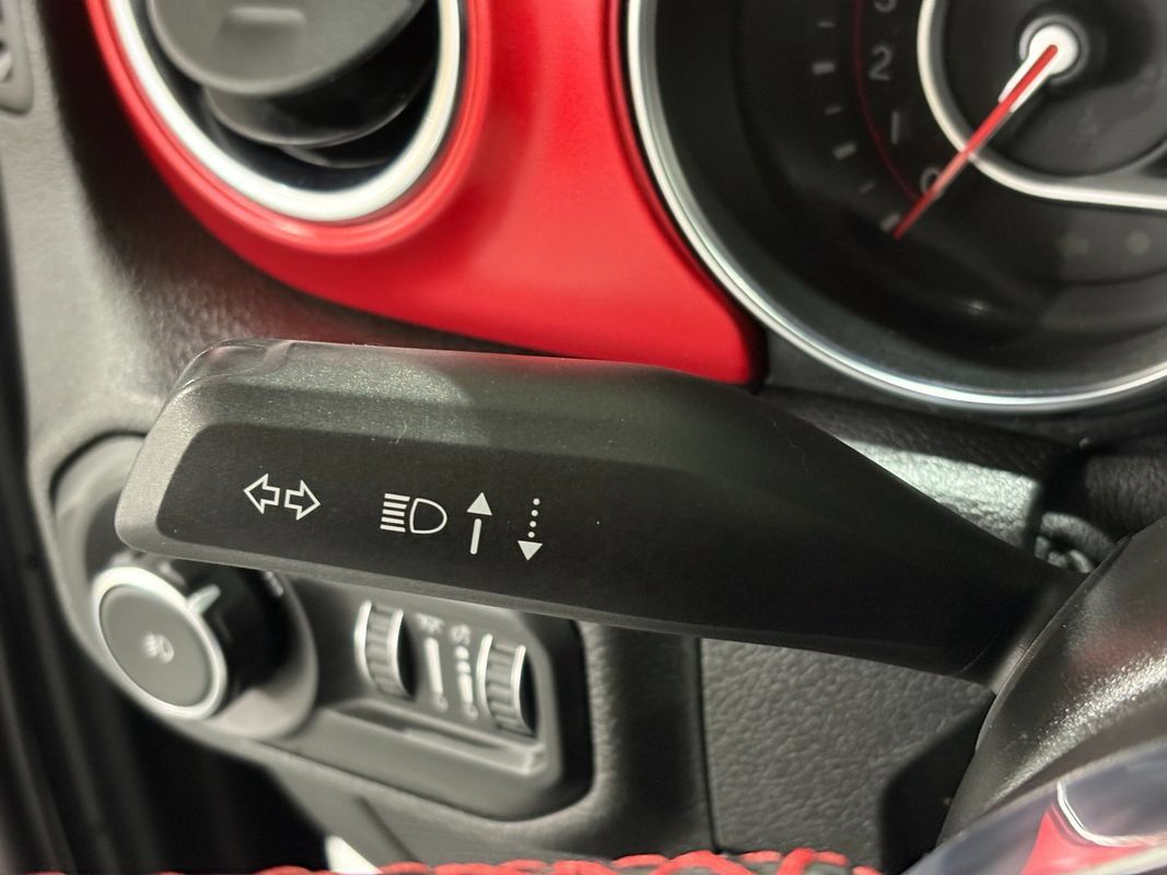 Used 2021 Jeep Wrangler Unlimited Rubicon AWD/4WD image 15