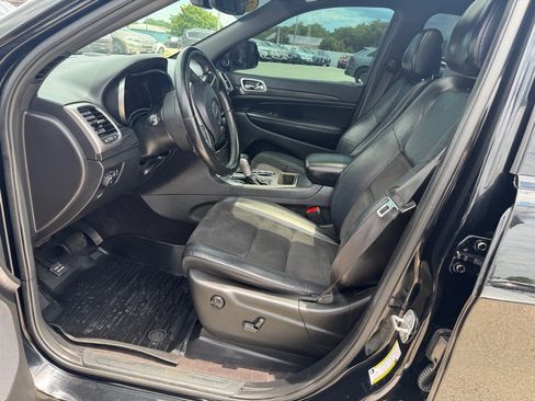 Used 2019 Jeep Grand Cherokee Altitude AWD/4WD image 22