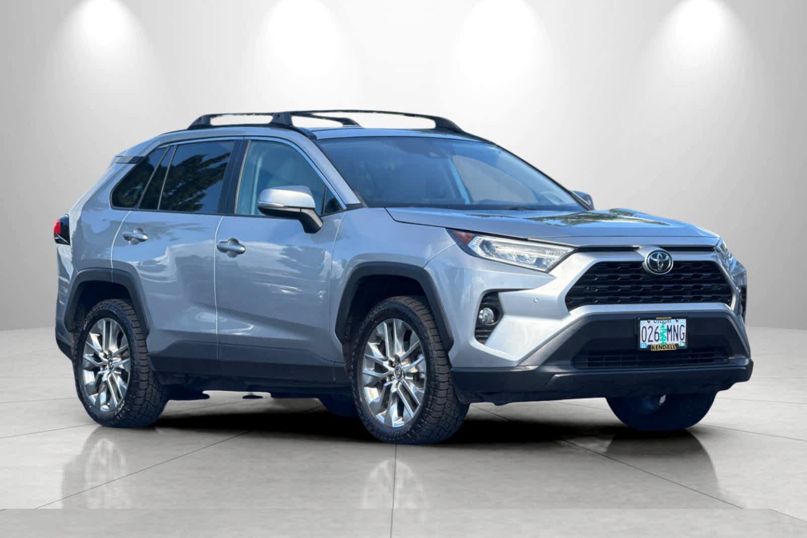 Used 2021 Toyota RAV4 XLE Premium AWD/4WD image 9