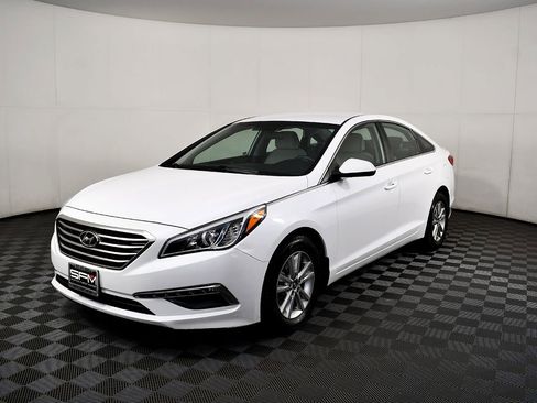 Used 2015 Hyundai Sonata SE image 2