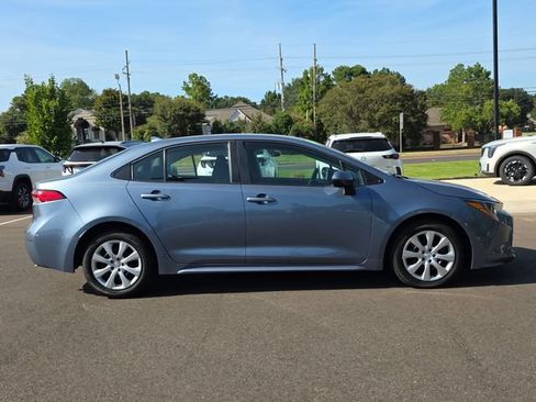 Used 2024 Toyota Corolla LE FWD image 6