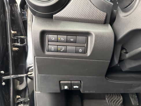 Used 2020 Nissan Kicks S image 29