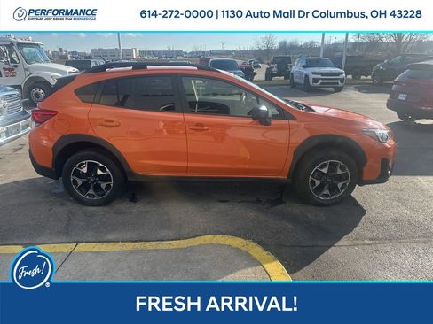 Used 2019 Subaru Crosstrek 2.0i w/ Eyesight System image 3