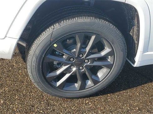 New 2026 Jeep Grand Cherokee L Limited AWD/4WD image 5