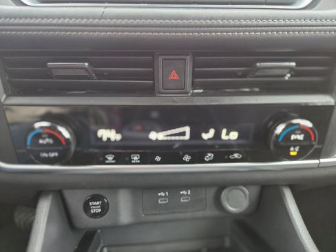 Used 2025 Nissan Rogue SV FWD image 23