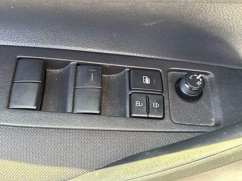 Used 2024 Toyota Corolla LE FWD image 7