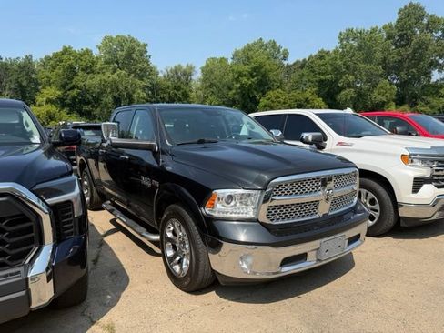 Used 2018 RAM 1500 Laramie AWD/4WD image 3