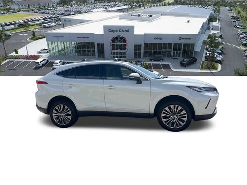 Used 2022 Toyota Venza XLE AWD/4WD image 13