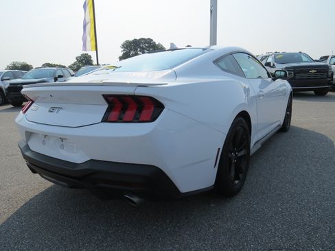 Used 2025 Ford Mustang GT RWD image 9