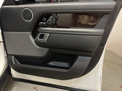 Used 2020 Land Rover Range Rover HSE image 22