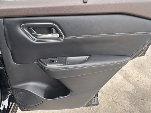 Used 2022 Nissan Rogue Platinum w/ Head-Up Display Package image 27