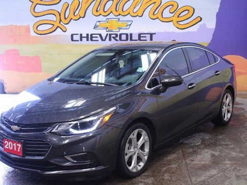 Used 2017 Chevrolet Cruze Premier image 2