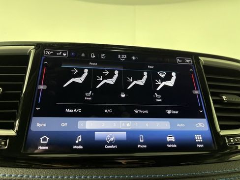 Used 2021 Chrysler Pacifica Touring-L image 26