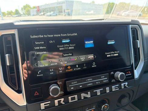 Used 2025 Nissan Frontier SV w/ Tow Package RWD image 18