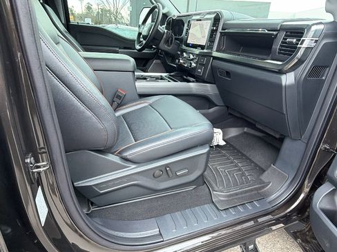 Used 2025 Ford F250 Lariat w/ Chrome Package image 19