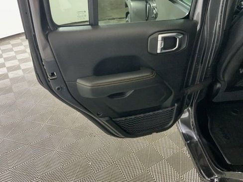 Used 2024 Jeep Wrangler Unlimited Sahara w/ Technology Group AWD/4WD image 35