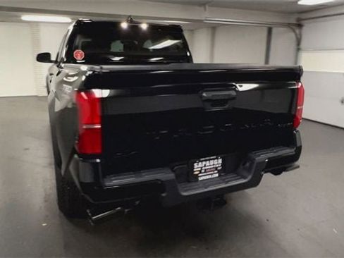 Used 2025 Toyota Tacoma TRD Off-Road image 7