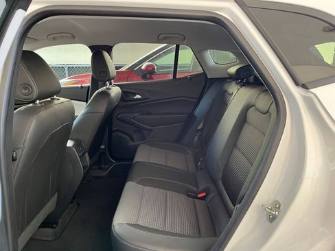 Used 2025 Chevrolet Trax LT image 25