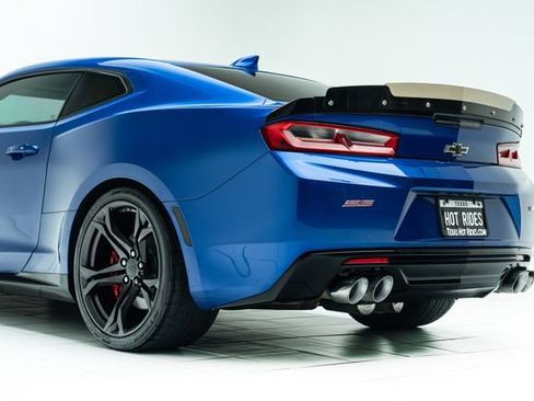 Used 2017 Chevrolet Camaro SS RWD image 20