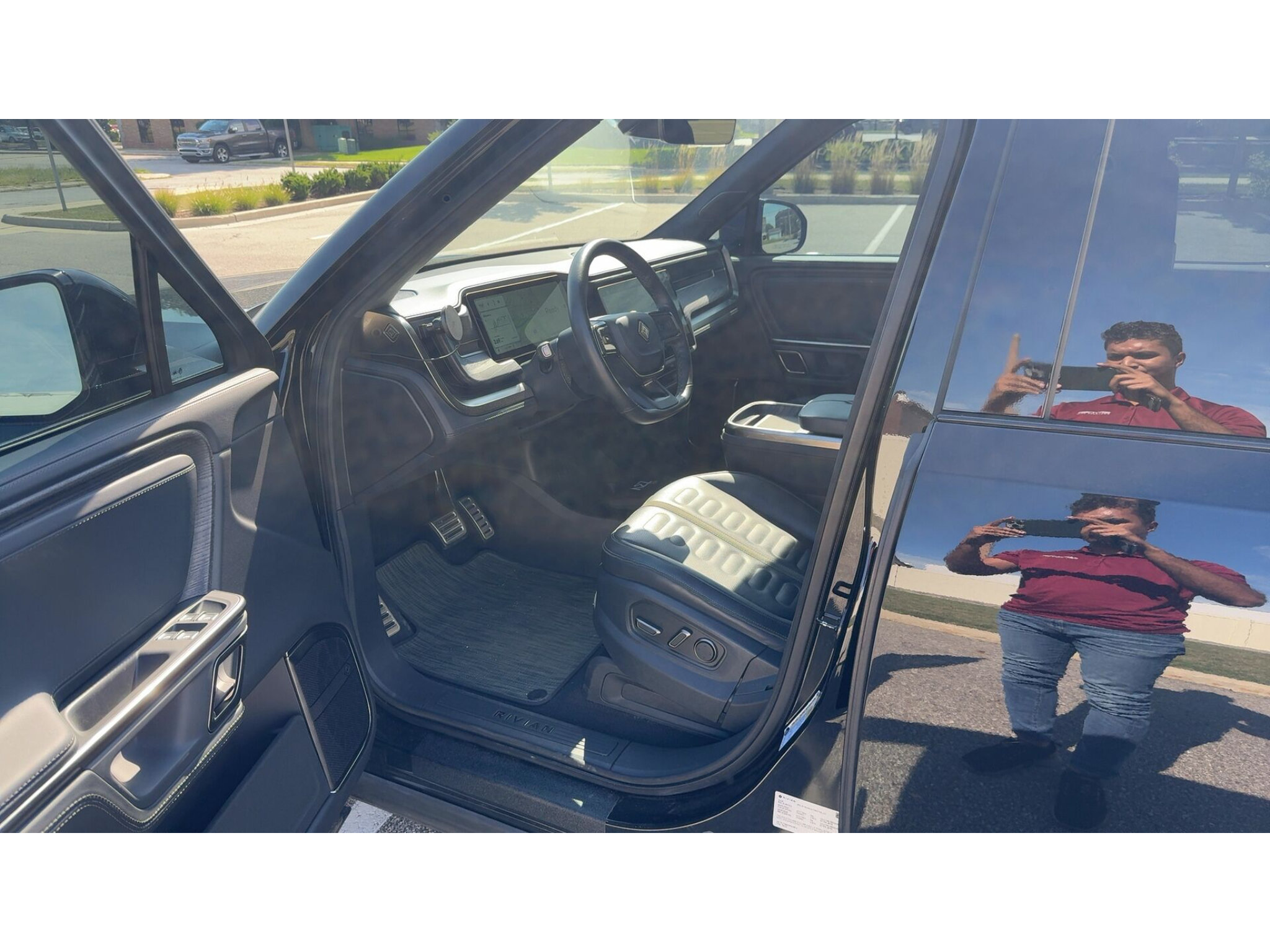 Used 2023 Rivian R1T Adventure Dual AWD/4WD image 6