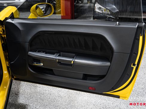 Used 2010 Dodge Challenger SRT8 w/ Special Edition Group image 33