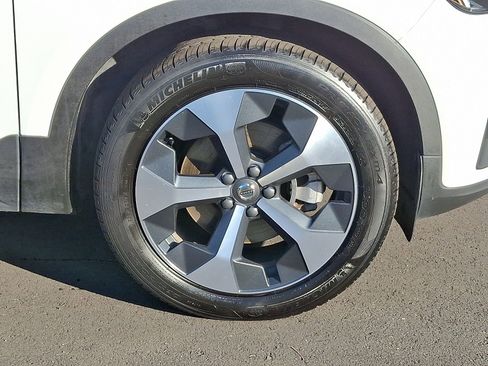 Certified 2024 Volvo XC40 B5 Core image 8