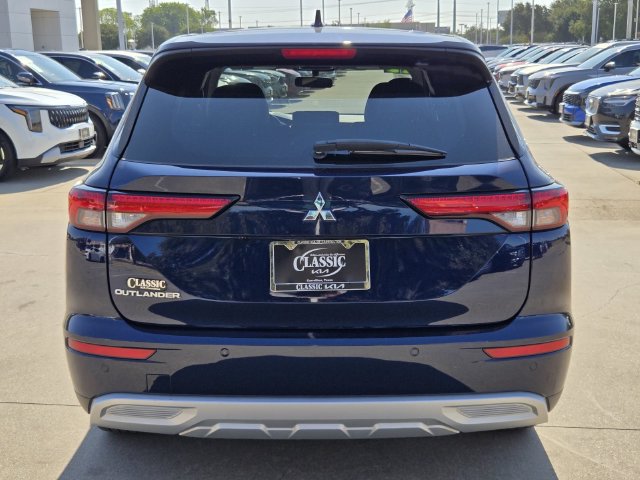Used 2023 Mitsubishi Outlander SE FWD image 5