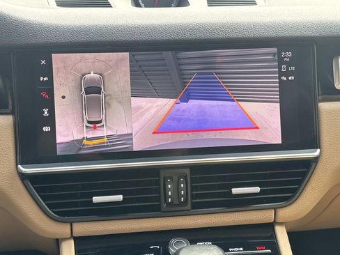 Used 2022 Porsche Cayenne Platinum Edition image 26