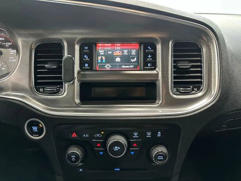 Used 2014 Dodge Charger SE w/ Sport Appearance Group image 19