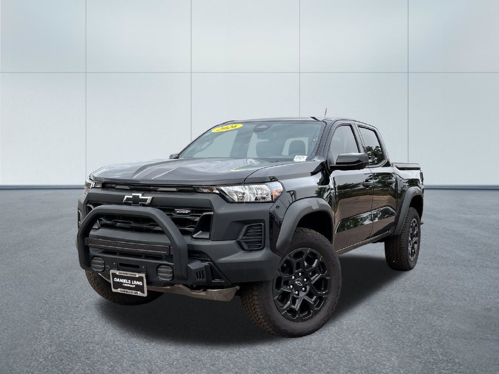 New 2026 Chevrolet Colorado Trail Boss w/ Off-Road Front Bumper Package AWD/4WD 360° Tour