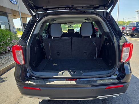 Used 2022 Ford Explorer XLT w/ Equipment Group 202A AWD/4WD image 18