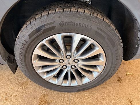 Used 2017 Lincoln MKX Select w/ Select Plus Package image 42