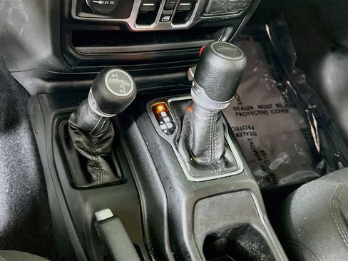 Used 2023 Jeep Gladiator Sport AWD/4WD image 16