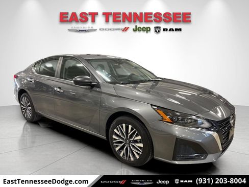 Used 2025 Nissan Altima 2.5 SV AWD/4WD image 1