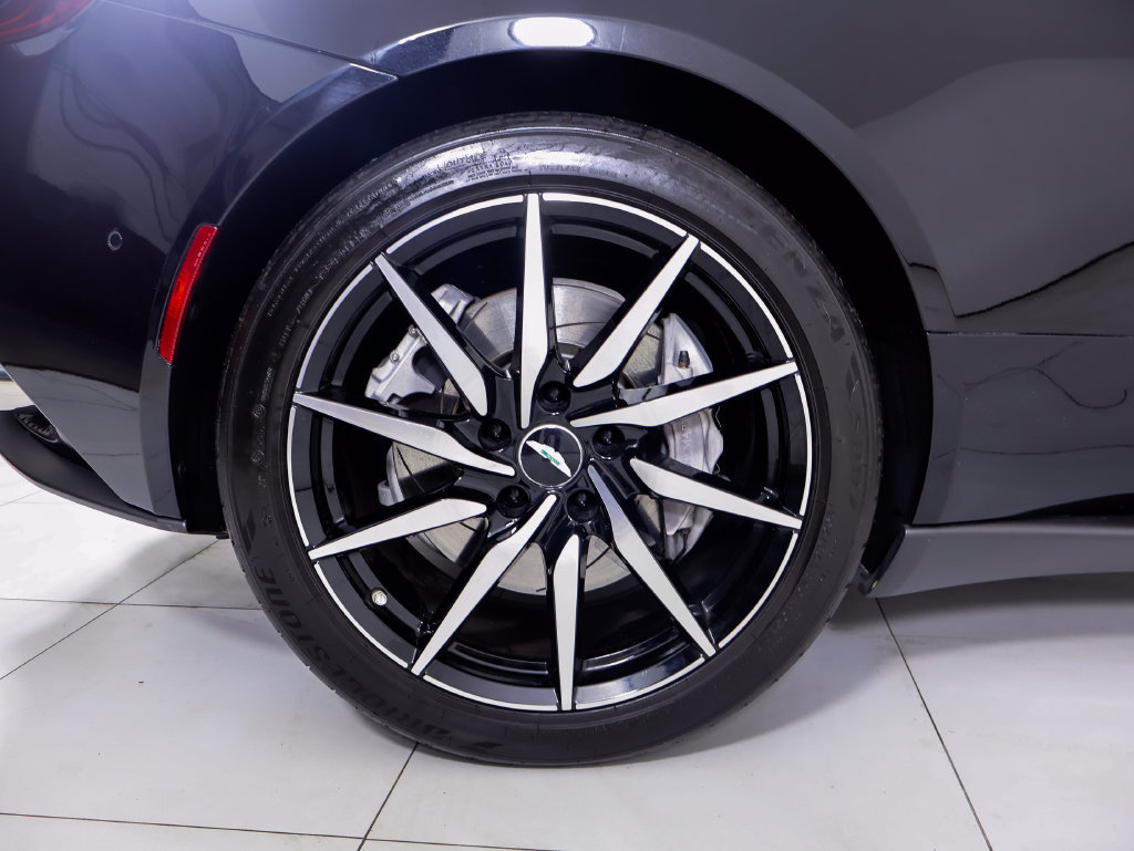 Used 2020 Aston Martin DB11 Coupe RWD image 27