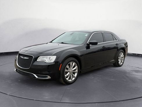 Used 2017 Chrysler 300 Limited image 2