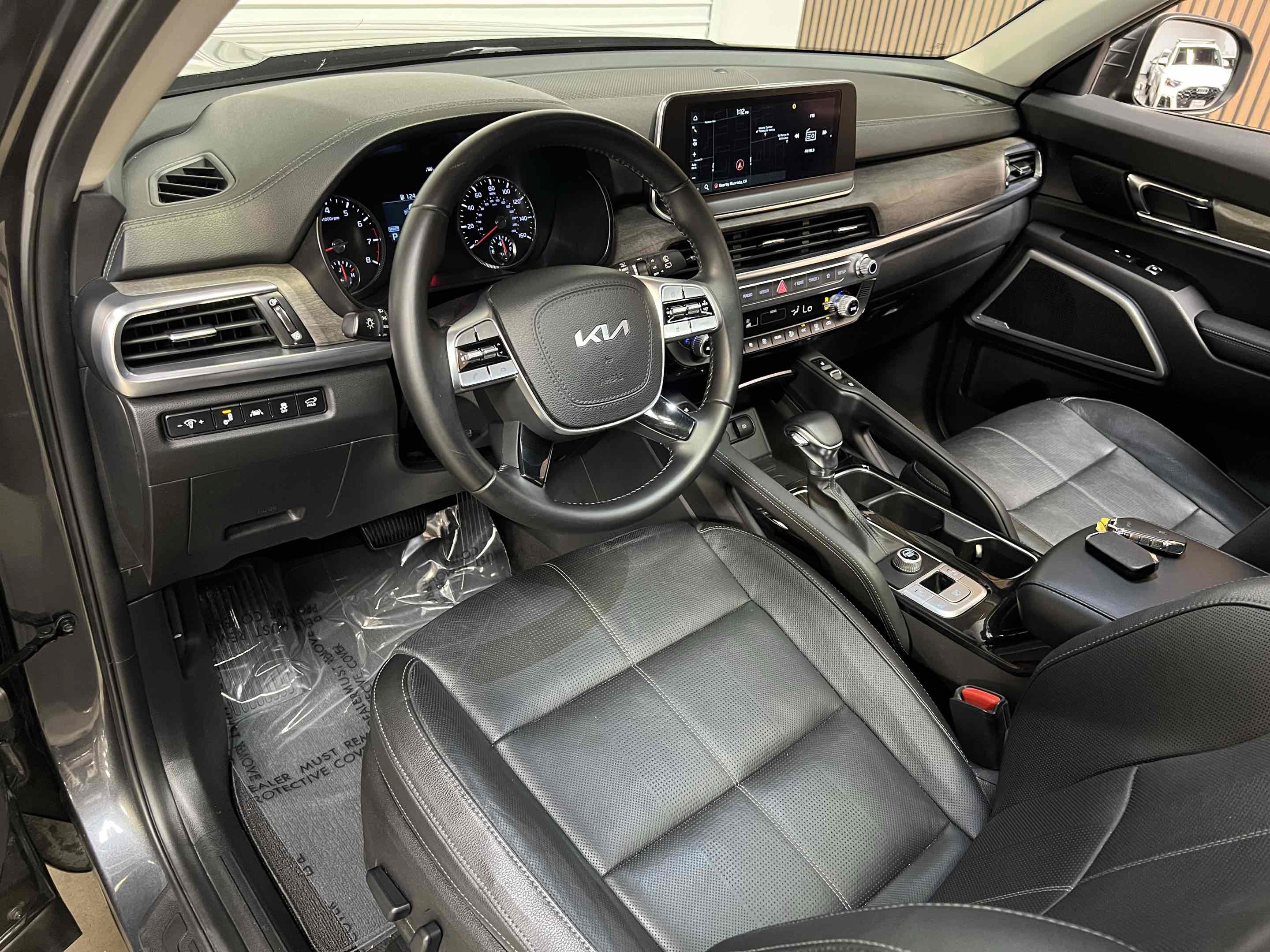 Used 2022 Kia Telluride EX w/ EX Premium Package FWD image 3