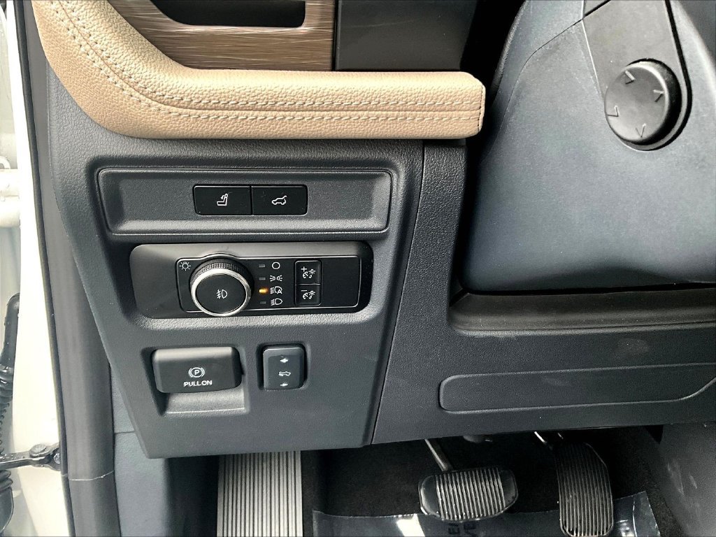 Used 2024 Ford Expedition Max Limited AWD/4WD image 17