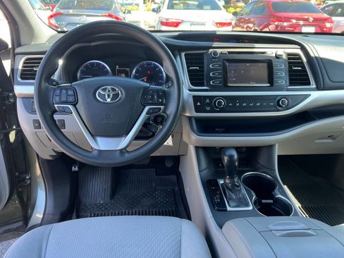 Used 2019 Toyota Highlander LE image 23