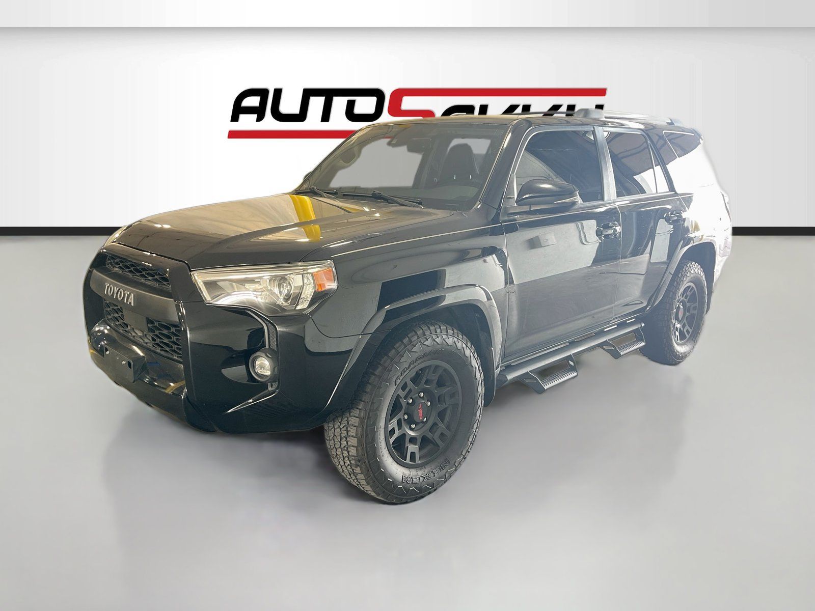Used 2021 Toyota 4Runner SR5 Premium w/ Moonroof Package RWD image 3